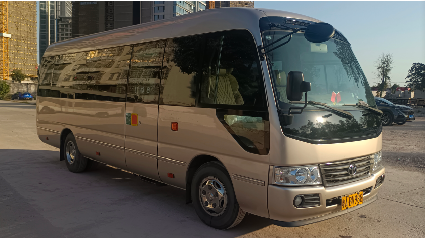 廣州豐田考斯特中巴帶司機包車