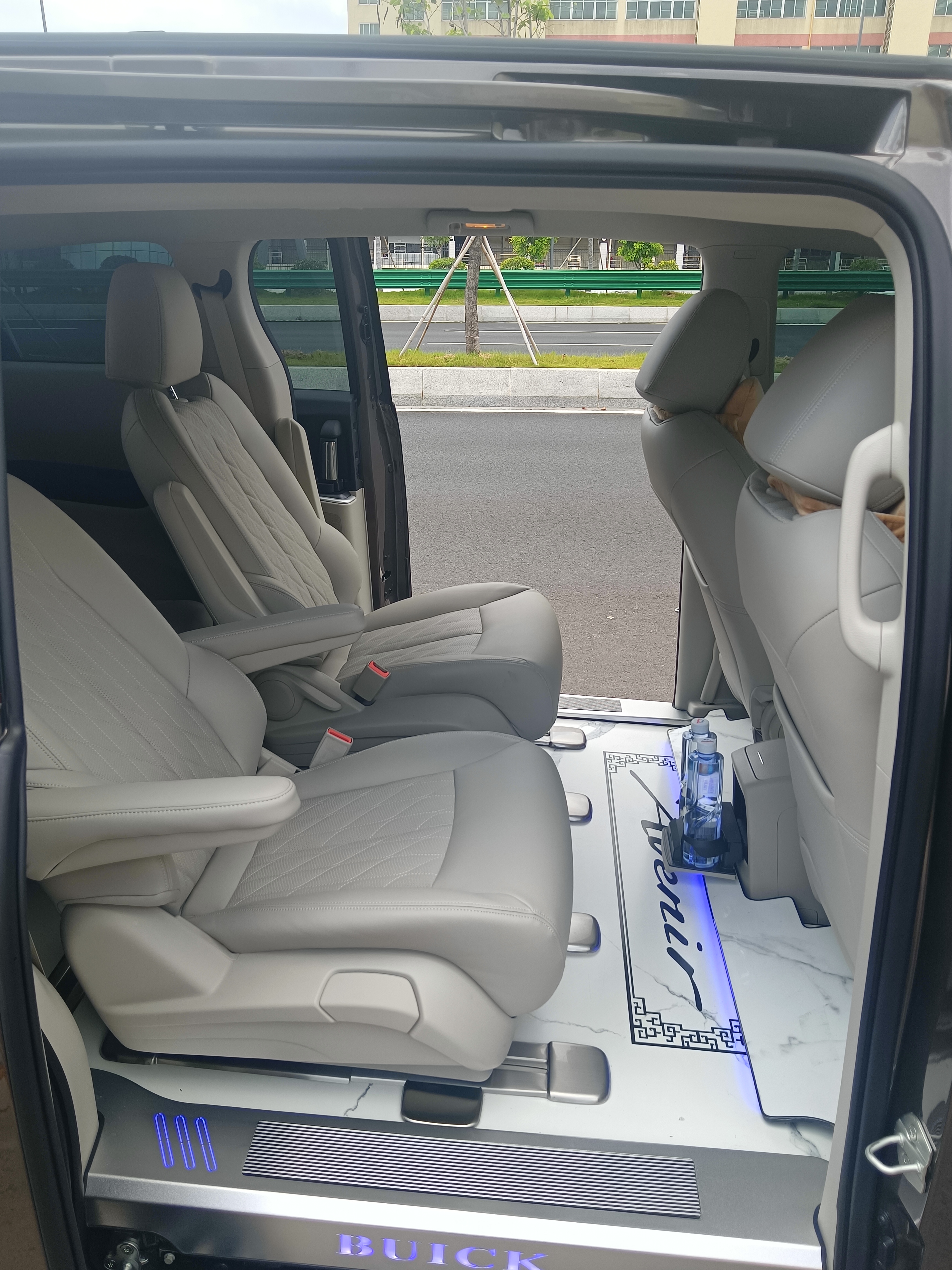 廣州別克gl8商務車