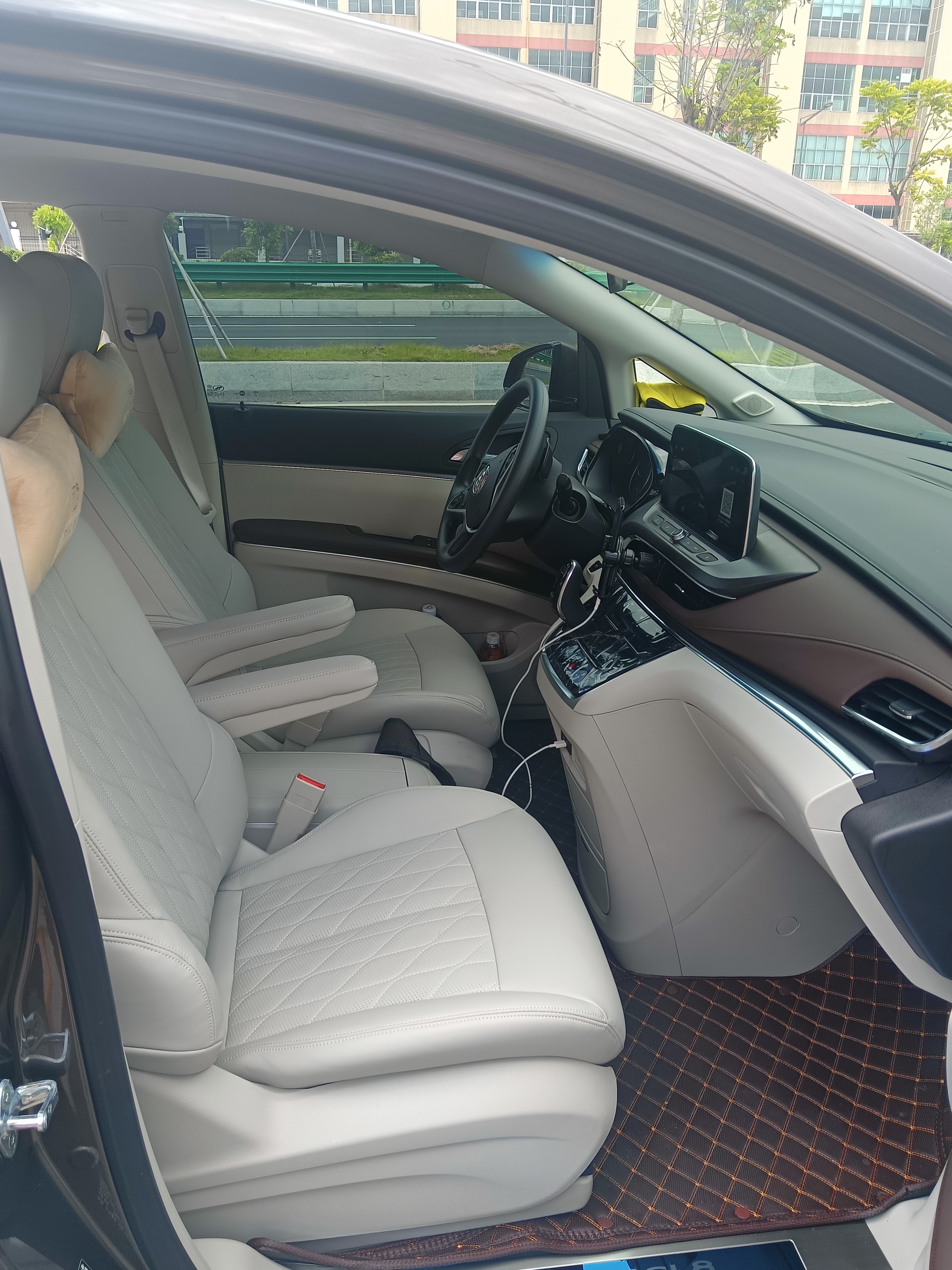 廣州別克gl8商務車